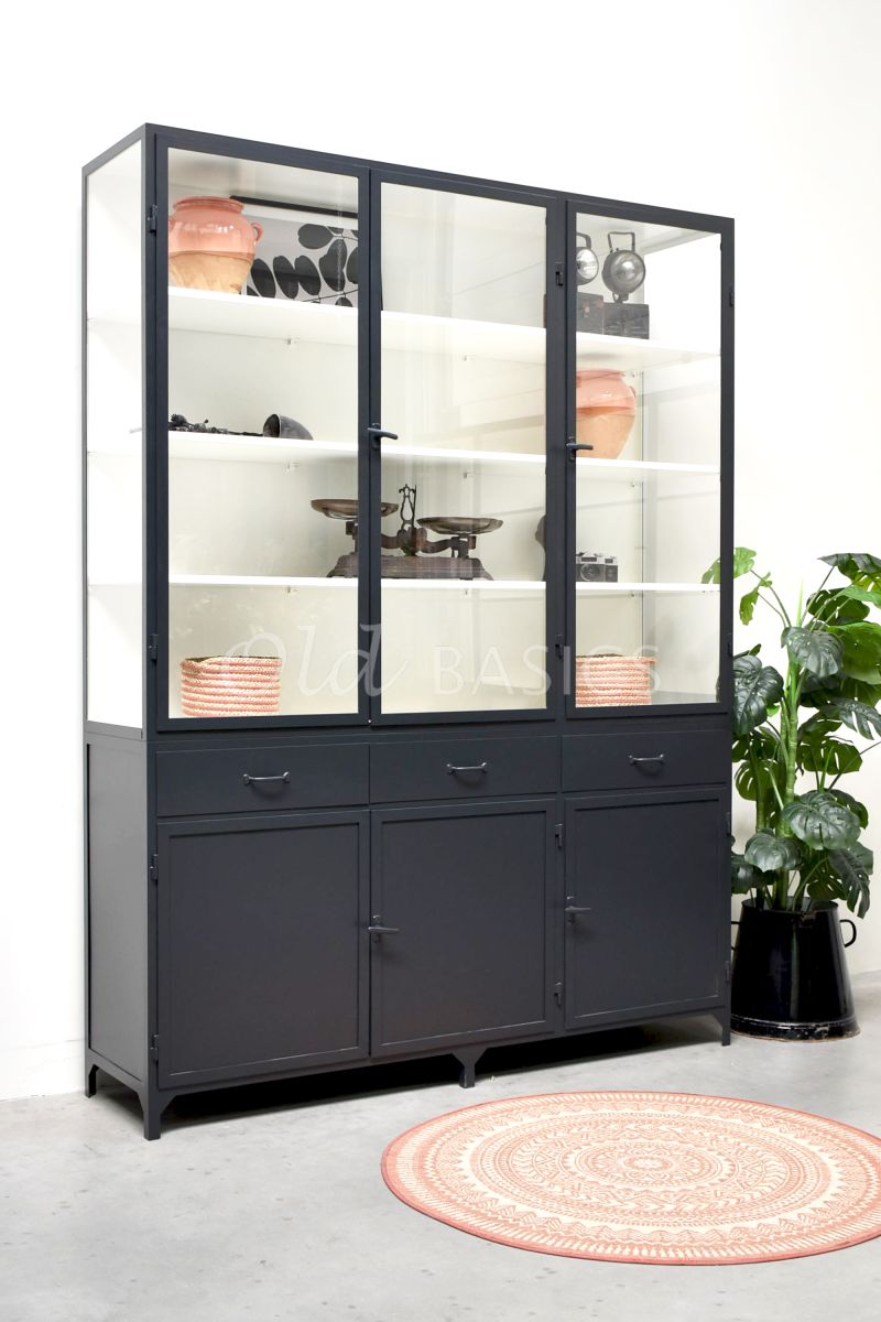 Detail van Apothekerskast Ferro, 3 deuren, RAL7021, grijs, zwart, materiaal staal